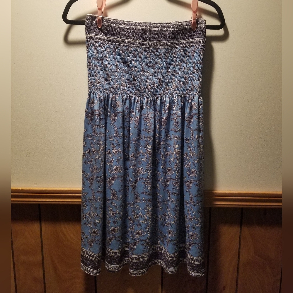 🍁🌺💮Unknown named tube smocked midi dress with floral print